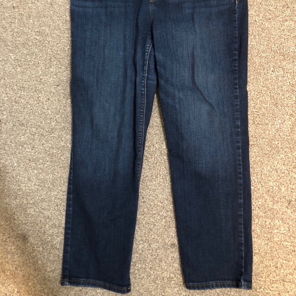 Chico’s so lifting crop jeans - Picture 2 of 4